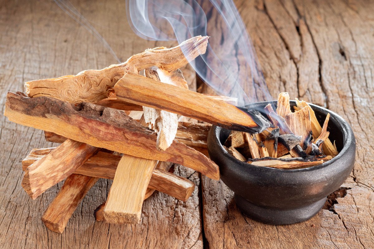 palo santo incense