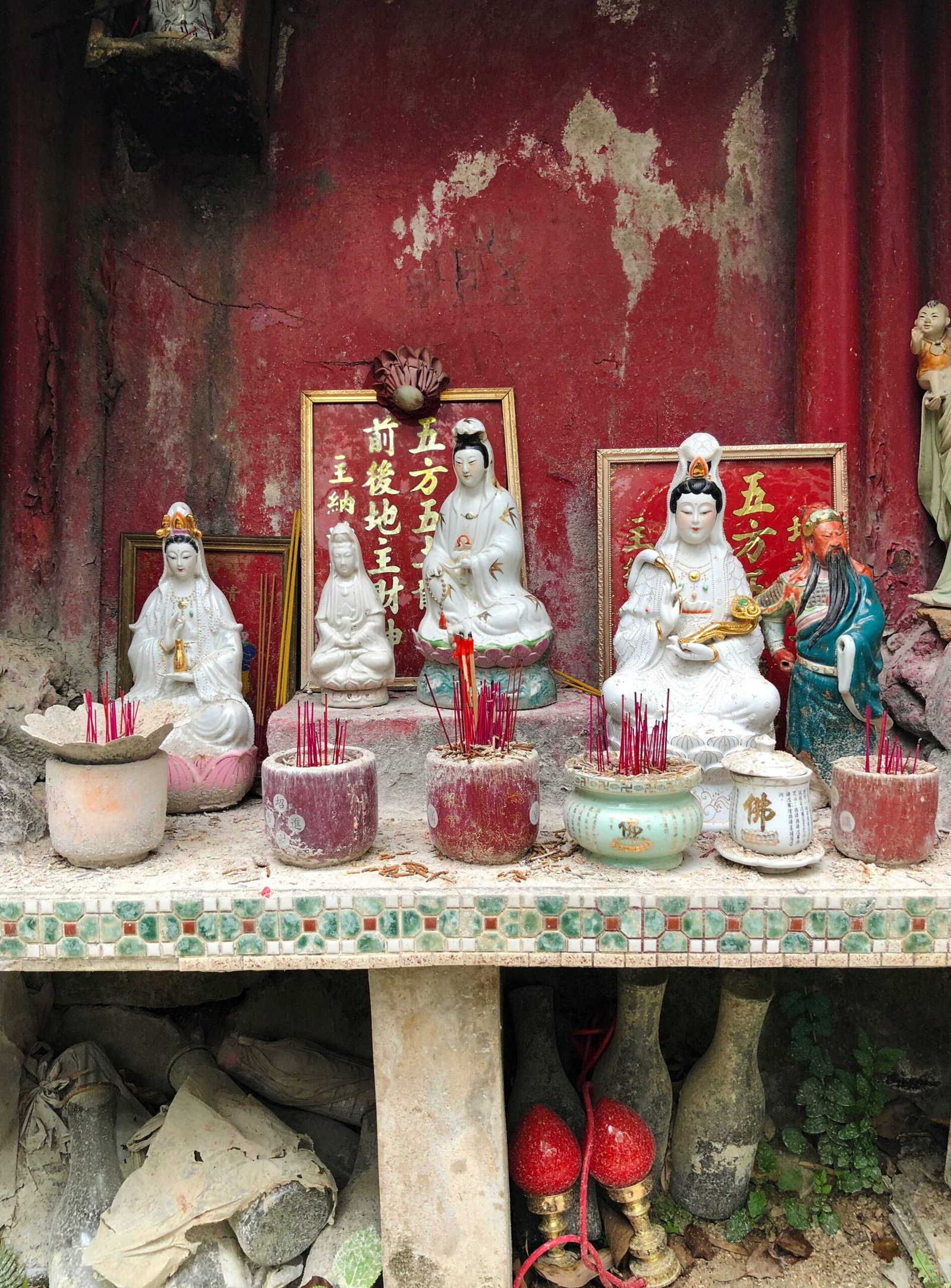 Chinese altar